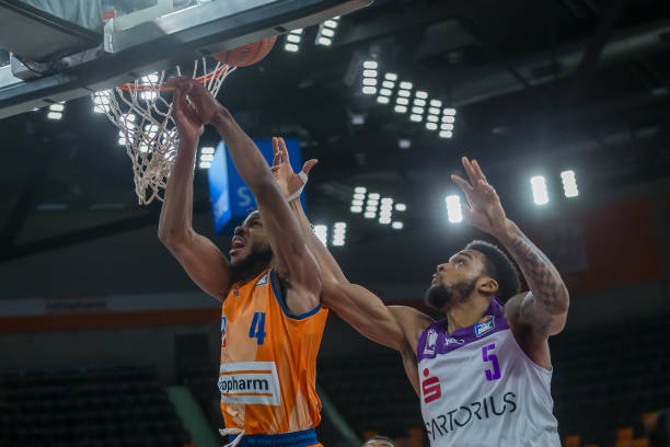 葡媒：在离婚后，帕利尼亚仅为儿子支付每月500欧元的抚养费