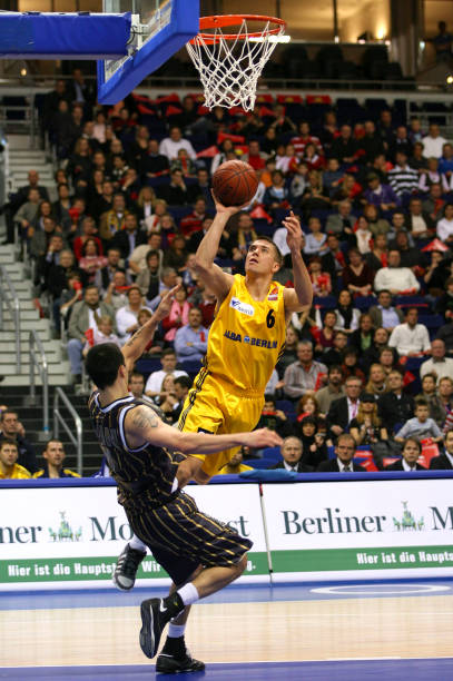 奥尼尔：开始不喜欢卢卡直到现场看他打球 他不快跳不高但防不住（奥尼尔：起初不喜欢东契奇 看过现场后服了 他速度不快弹跳不高却无人能挡）